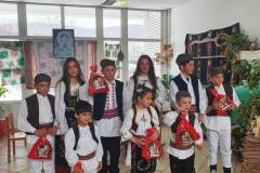 ош-21.новембар-свети-сава-учесници-са-поклонима